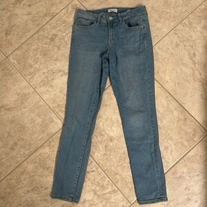 Jessica Simpson Rolled Crop Skinny Jeans. Size 4